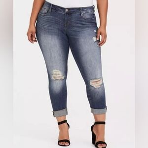 18R Torrid Boyfriend Distressed Straight Premium Stretch Mid Rise Jeans
